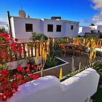 Casa-la-costa - With Pool For Groups, Families And Retreats Гостевой дом Ла-Коста