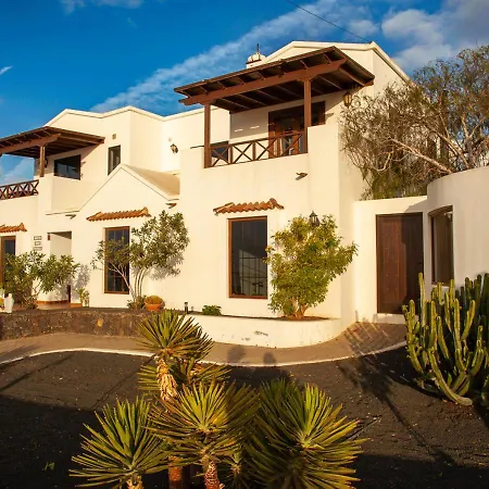 Casa-la-costa - With Pool For Groups, Families And Retreats Pensión