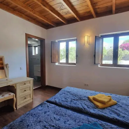 Гостевой дом Casa-la-costa - With Pool For Groups, Families And Retreats 4*
