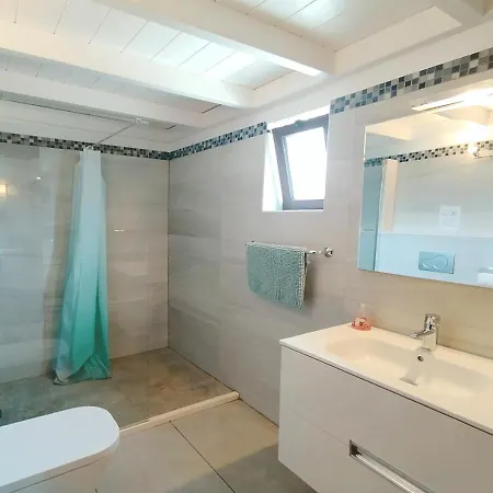 Pensión Casa-la-costa - With Pool For Groups, Families And Retreats